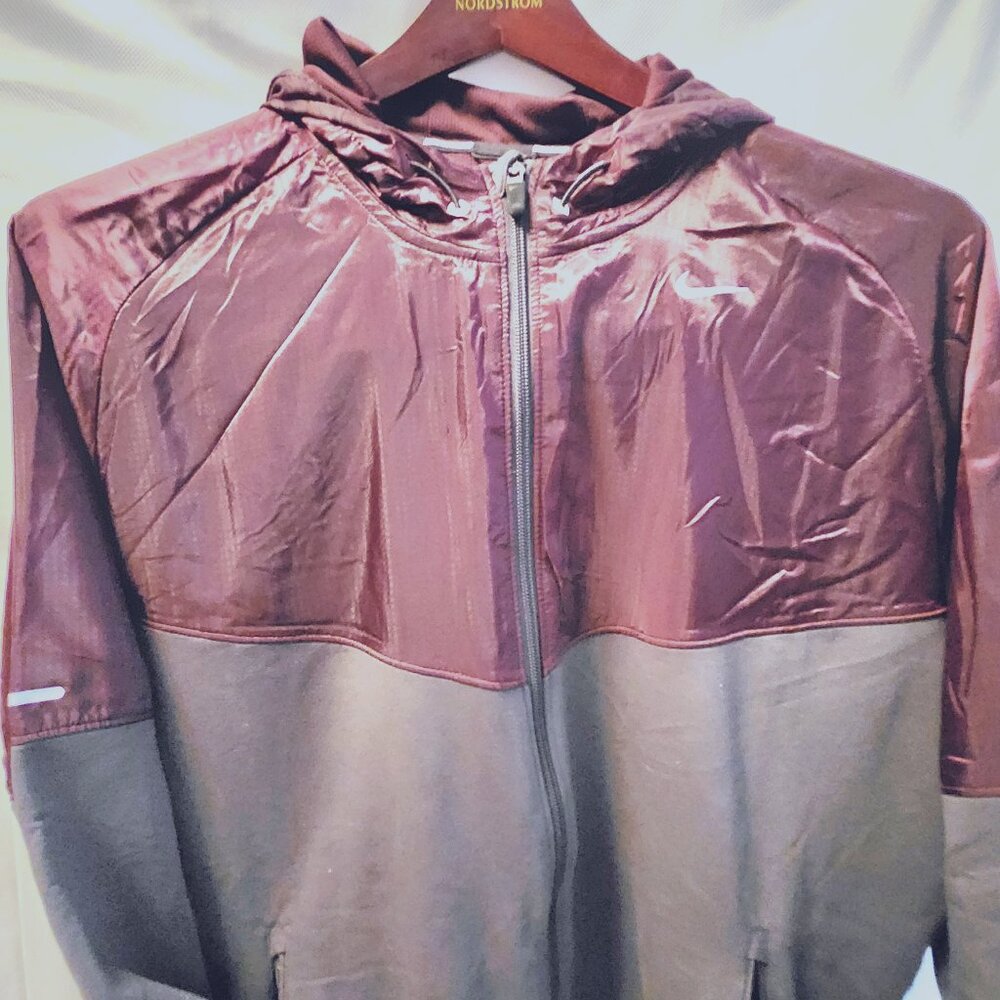 NWT Men Jacket Nike Running Hoody 424245 Gray Maroon NWT Size XL
